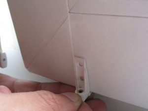 Встановлюємо 'лєску'. Виставляємо кріплення так, щоб жилка була паралельна штапіку.